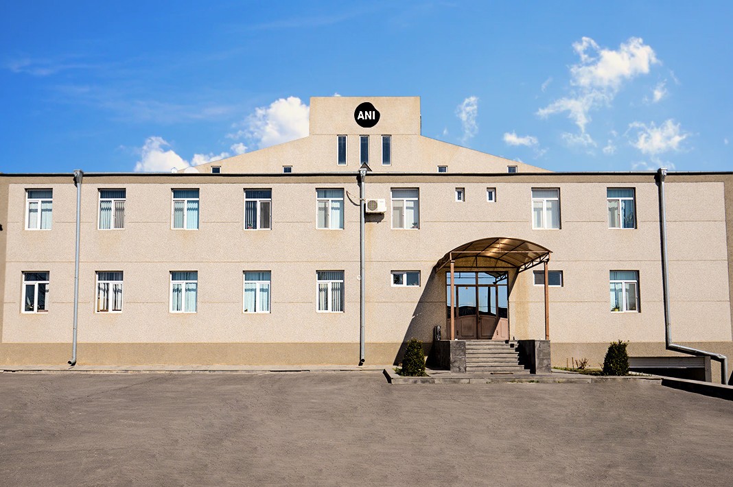 4301068710829-ani-factory.jpg