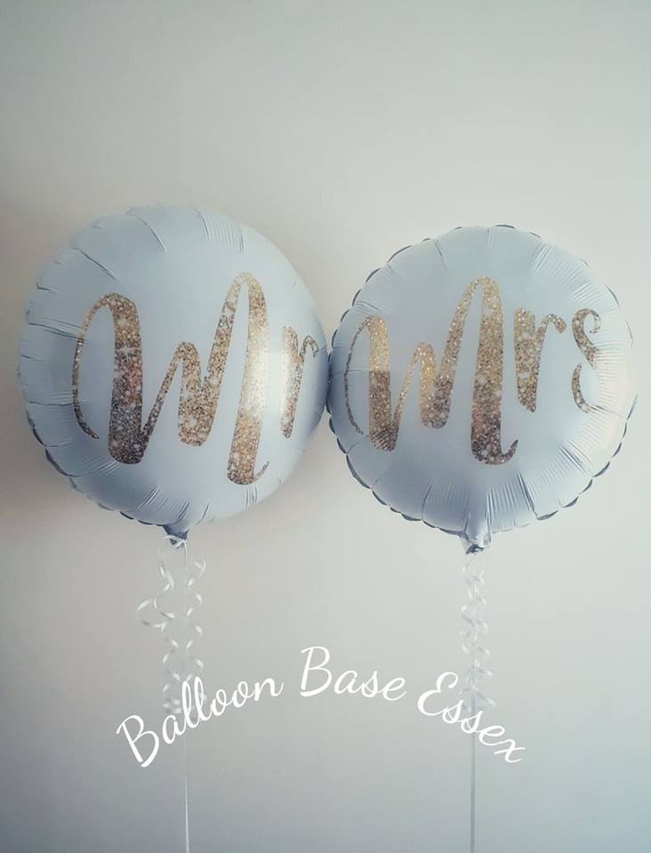White wedding balloos with Mr and Mrs gold sparkle print
