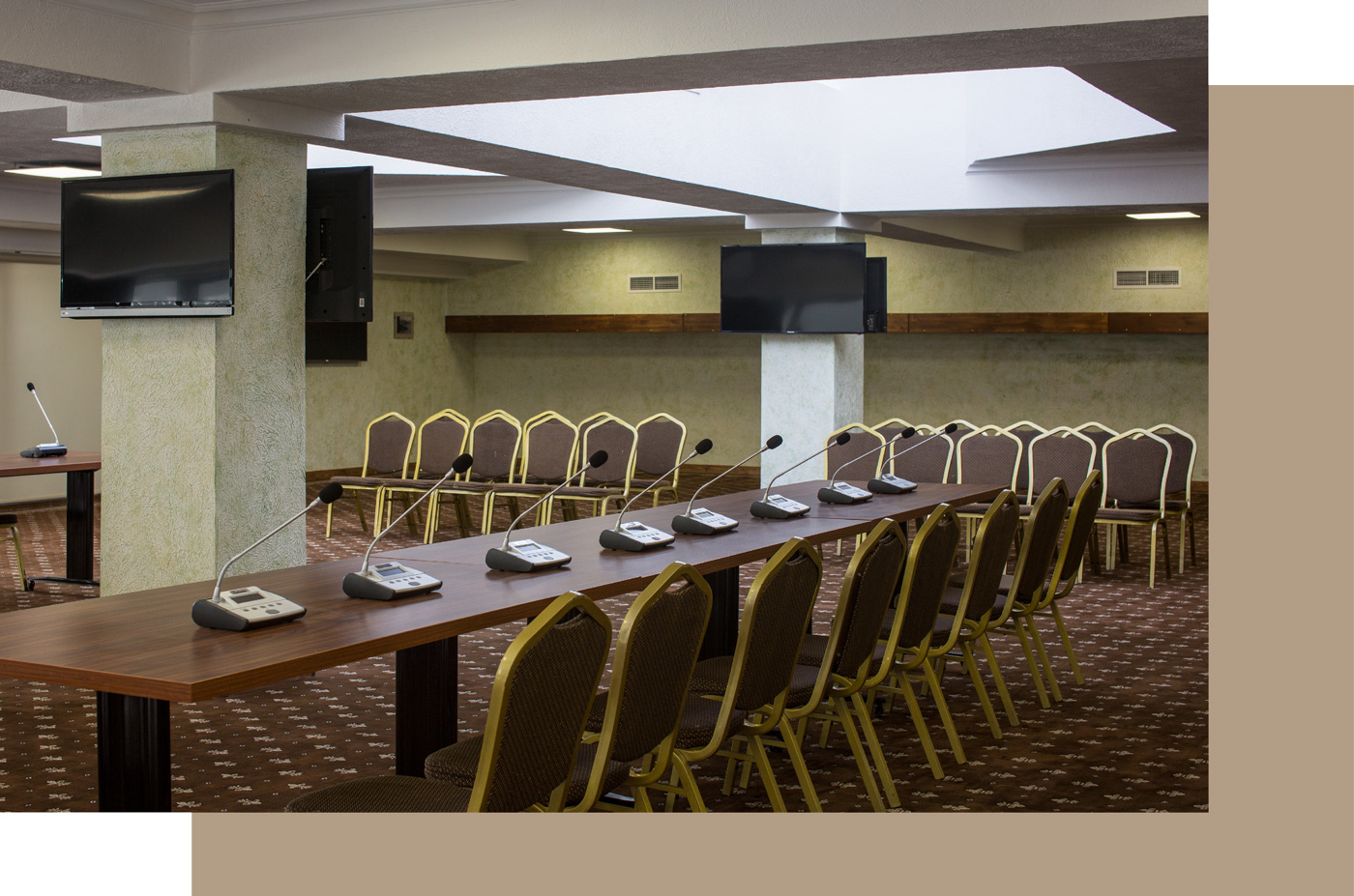 2213-conference-hall-image.jpg