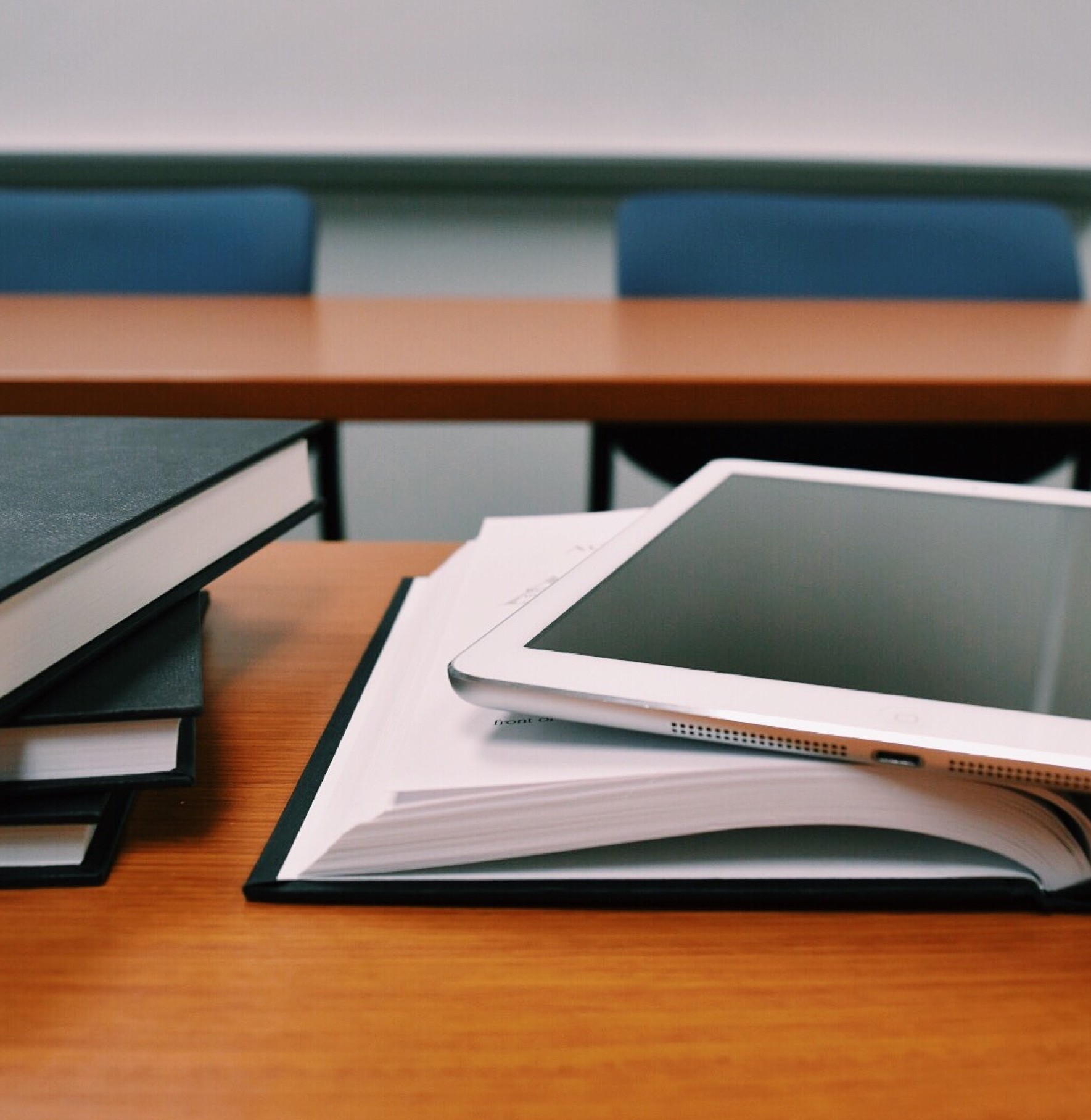 645177176918151250-books-classroom-close-up-289737.jpg