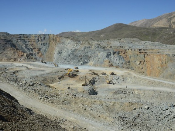 716-589360576433363-who-owns-armenia-s-mines.jpg